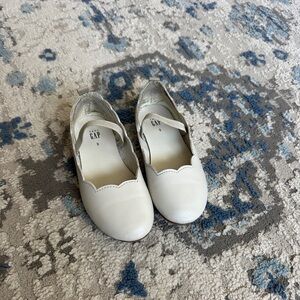 Baby gap flats , color white , size 9